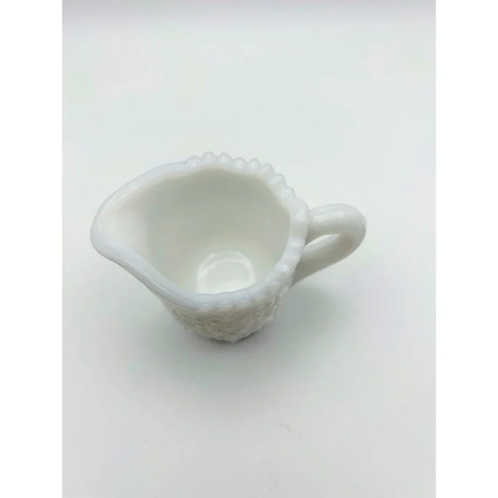 Vintage White Milk Glass Creamer Diamond Point Fan Pattern Scallop Sawtooth‎ Rim